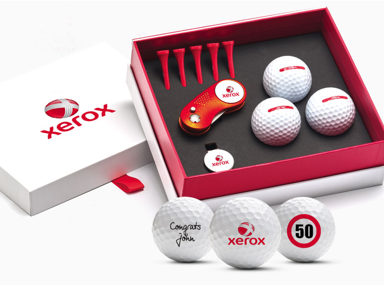 Golfball Set mit Gravur Initialen personalisiert 3 Wilson Golfbälle  Pitchgabel und 6 Tees Geschenkbox schwarz Wunschtext Geschenk Golfer/in -  .de